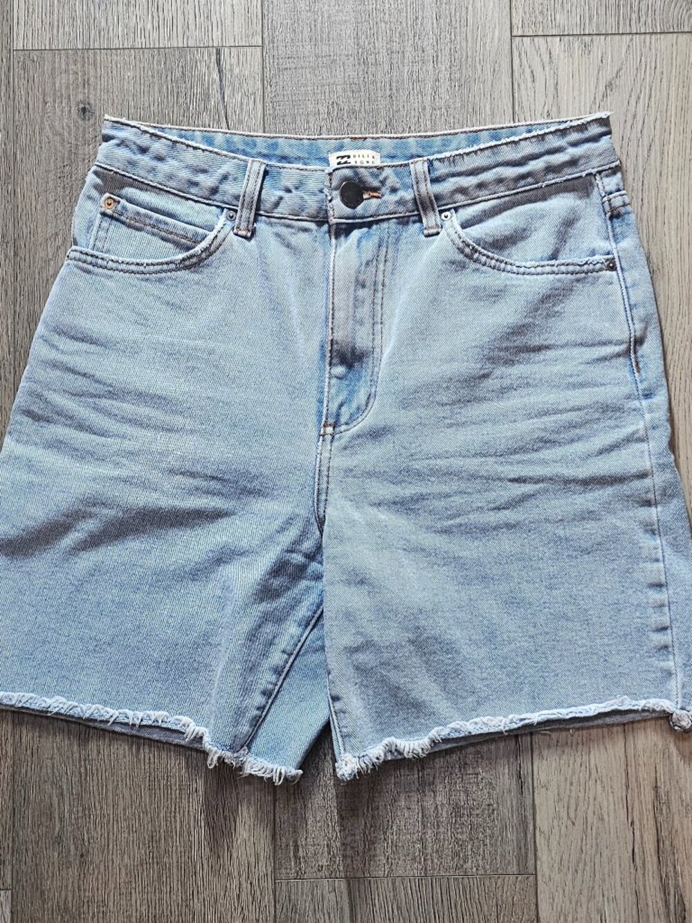 Billabong Women’s High-Waisted Light Wash Raw Hem Denim Shorts Size 27